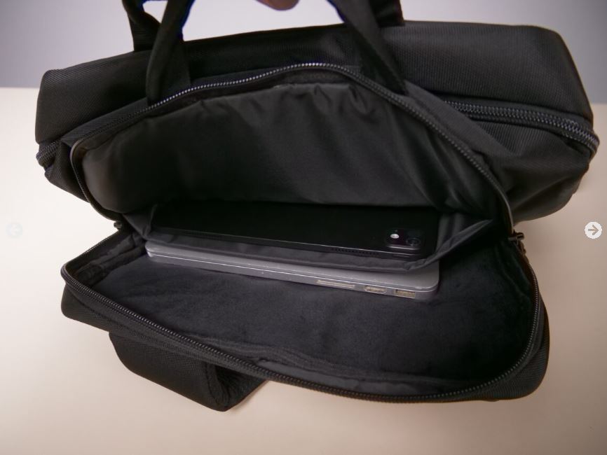 Padded laptop sleeve of the T71 with a laptop and phone